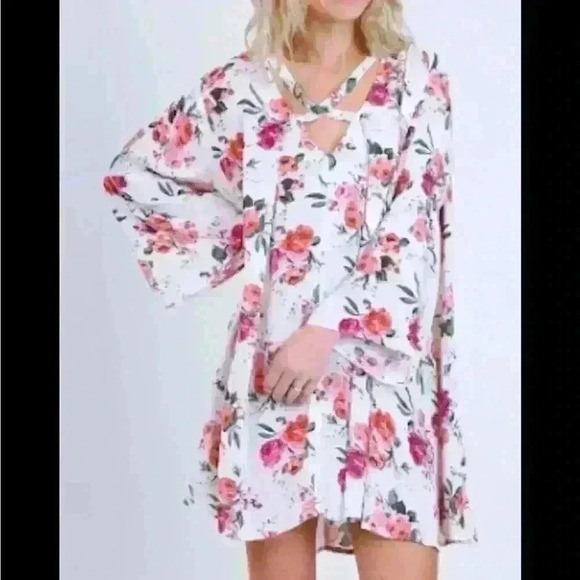 Umgee Dresses & Skirts - UMGEE White Floral Dress